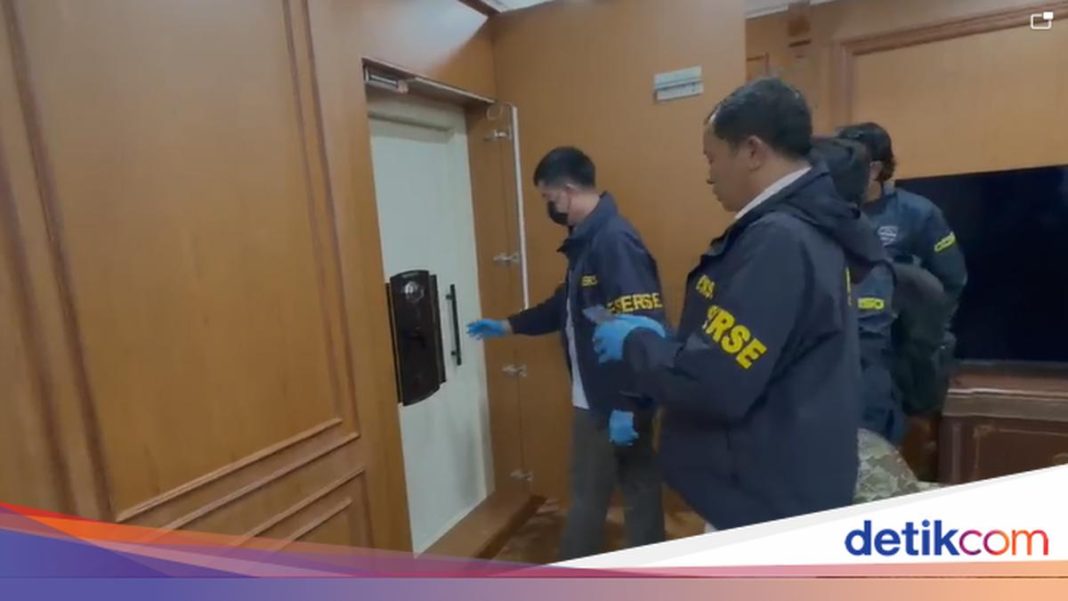 Polri Juga Sita Foto Keluarga Terduga Pemilik Usai Geledah Rumah di Bogor
