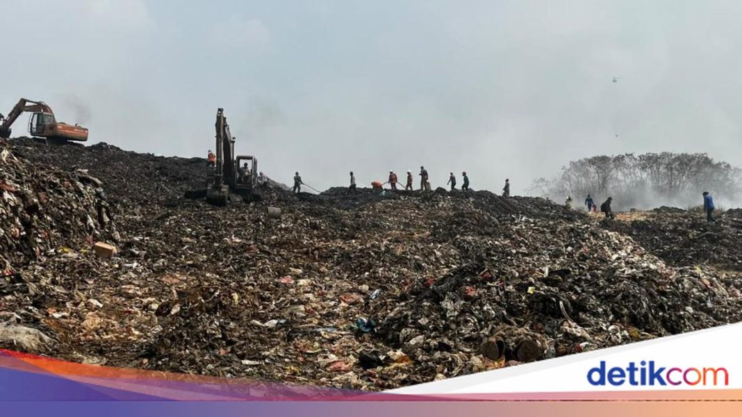 Kebakaran TPA Jatiwaringin Sudah 5 Hari, Meluas hingga 15 Hektare