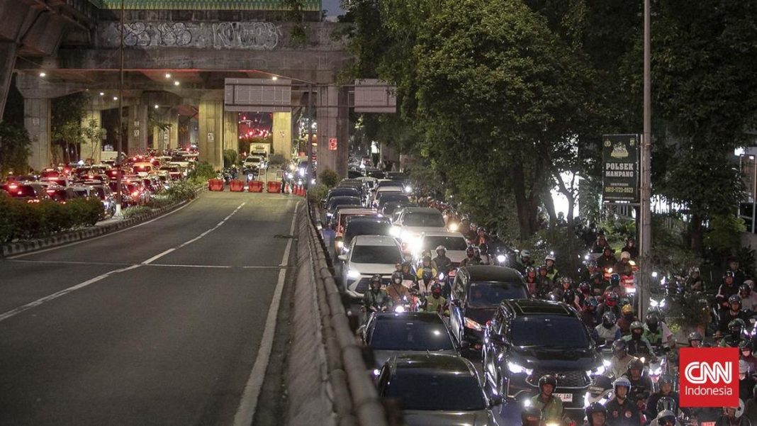 Jalan Tendean Arah Blok M Dibuka, Proses Pembersihan Puing JPO Rampung