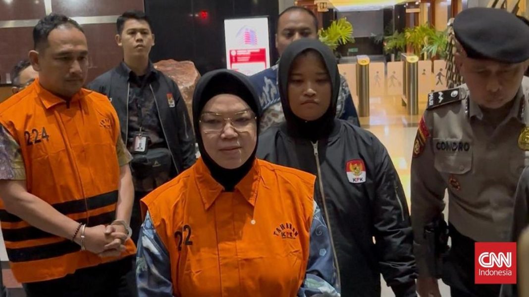 KPK Tahan Bupati Sukoharjo Etik Suryani