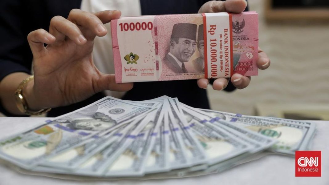 Rupiah Tembus Rp18 Ribu per Dolar AS Siang Ini