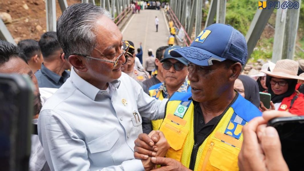 Menteri PU Apresiasi Warga Inisiatif Benahi Jembatan Enang-Enang Aceh