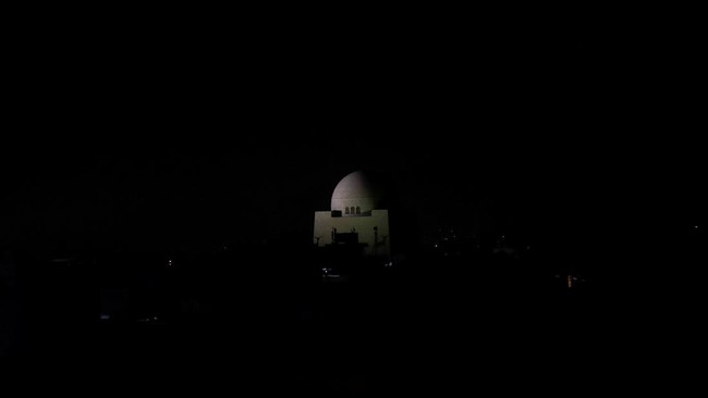 Mati Lampu 10 Jam Picu Amuk Massa, Kantor Pemerintah-Jalan Tutup – Publik Pos Update