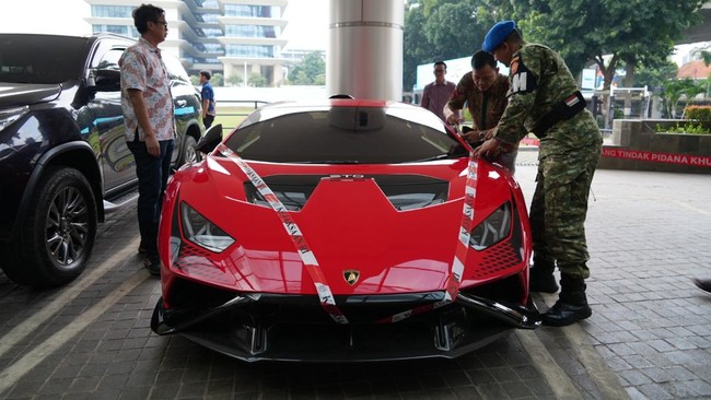 Penampakan Lamborghini Huracan di Deret Mobil TSK Kasus PT QSS, Disita – Publik Pos Update