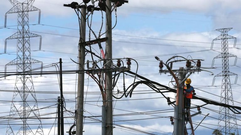 PLN Target Alirkan Listrik ke 2.792 Desa pada 2026