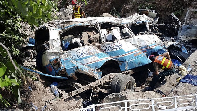 Kecelakaan Maut Bus Masuk Jurang, 40 Orang Tewas-8 Terluka – Publik Pos Update