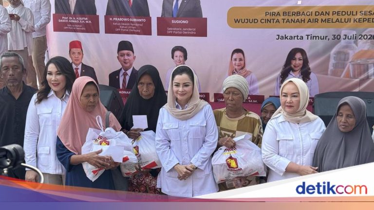 PIRA Gerindra Bagikan Ribuan Sembako ke Warga Jaktim, Ungkap Arahan Prabowo
