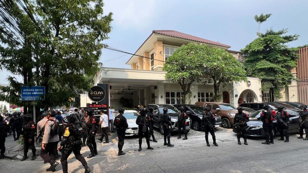 Polisi Temukan Brankas Besar saat Geledah Kafe de’Clan di Cipete