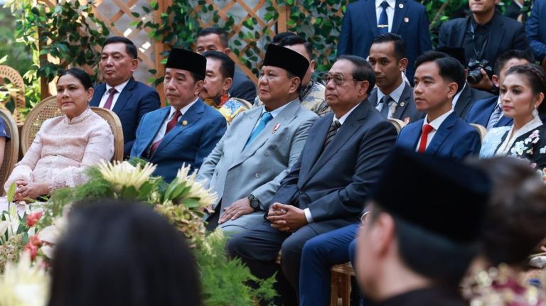 Hadiri Nikahan Anak Boy Thohir, Prabowo dan Jokowi Duduk Bersebelahan