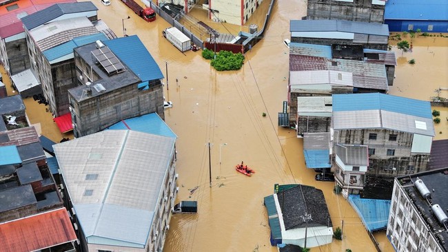 Penampakan Kota China Tenggelam, Warga Dievakuasi Pakai Perahu – Publik Pos Update