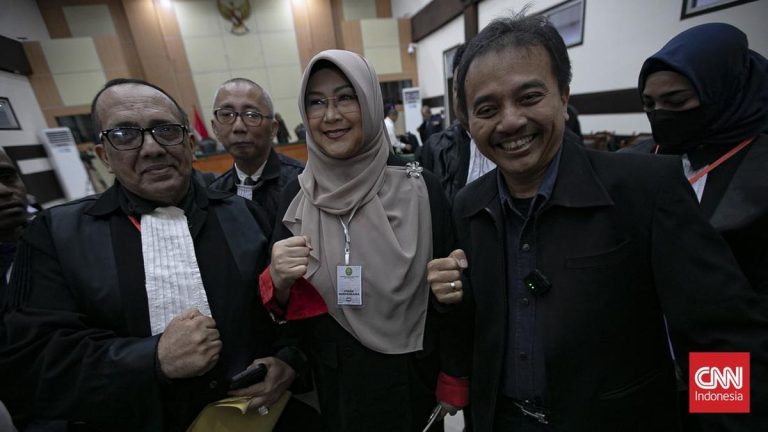 Dokter Tifa Bentuk Persepsi Publik Bahwa Ijazah Jokowi Palsu