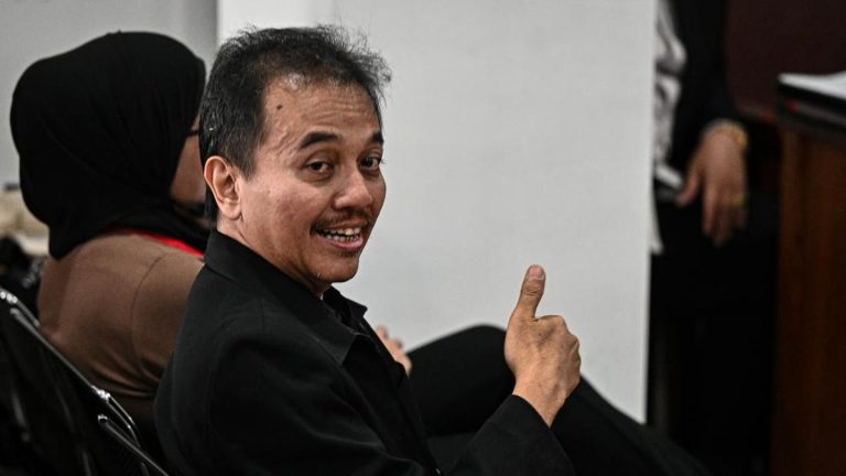 Sidang Praperadilan Ketiga Roy Suryo Ditunda Satu Pekan