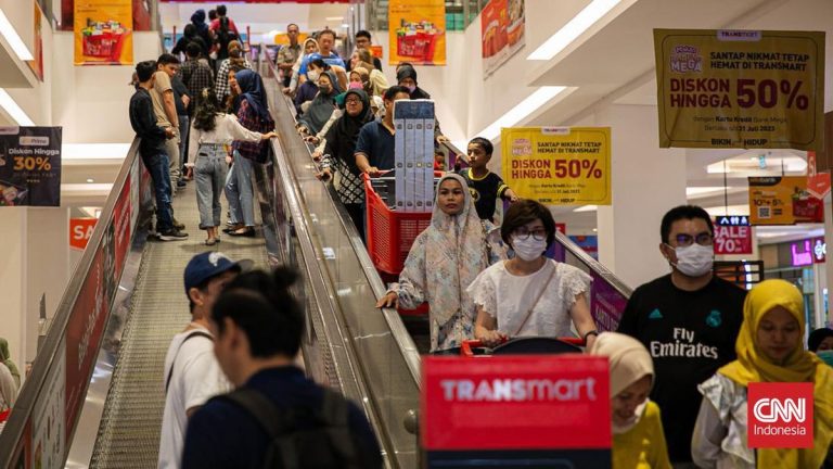 Tangga Lipat di Transmart Full Day Sale Diskon Nyaris Separuh Harga