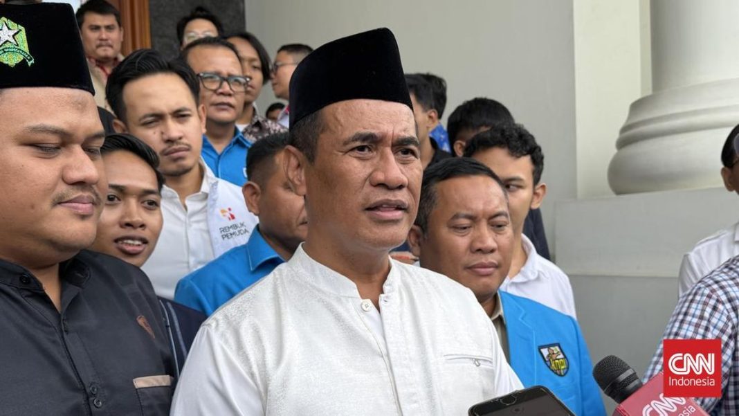 Amran Jaga Harga Pakan Ayam, Telur Peternak Wajib Diserap Dapur MBG