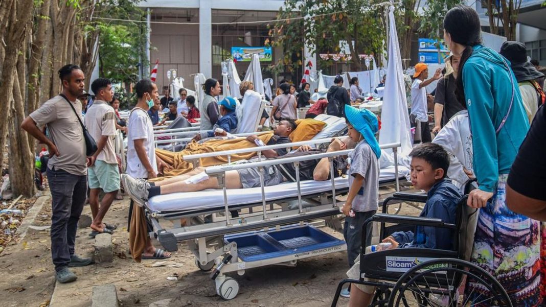 Evakuasi Pasien Rumah Sakit Saat Gempa Guncang Labuan bajo