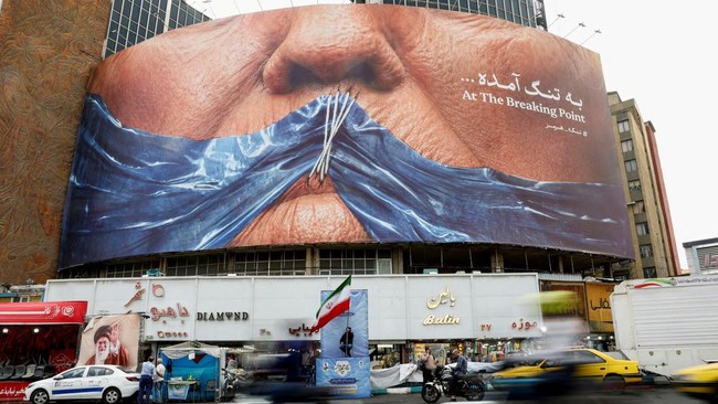 Hari H Hukuman Ekonomi AS Dimulai, Iran Janjikan Hal Lebih Ngeri