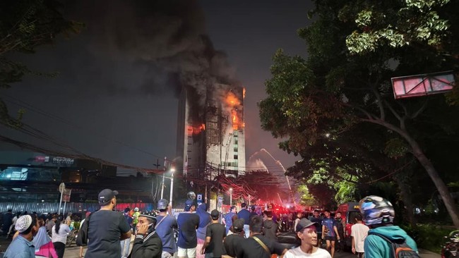 Bapenda DKI Membara Tengah Malam, Petugas Berjibaku Lebih dari 4 Jam – Publik Pos Update