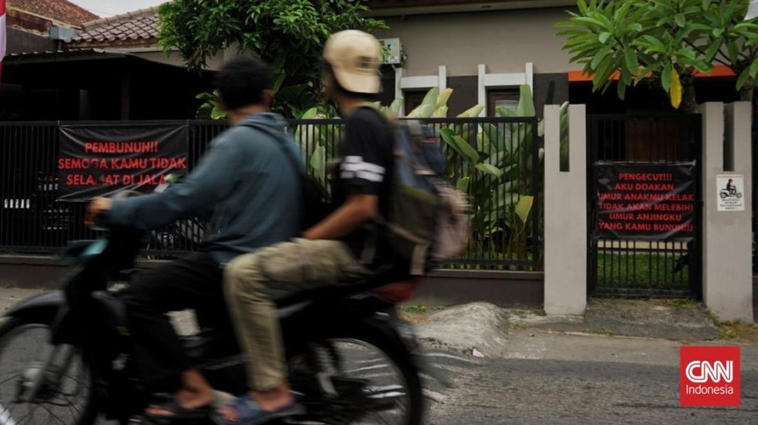 Keluarga Bantul Pasang Spanduk Marah Usai Anjing ‘John Wick’ Diracun