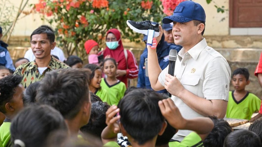 Mentrans Tinjau Langsung Sekolah Terdampak Gempa di NTT