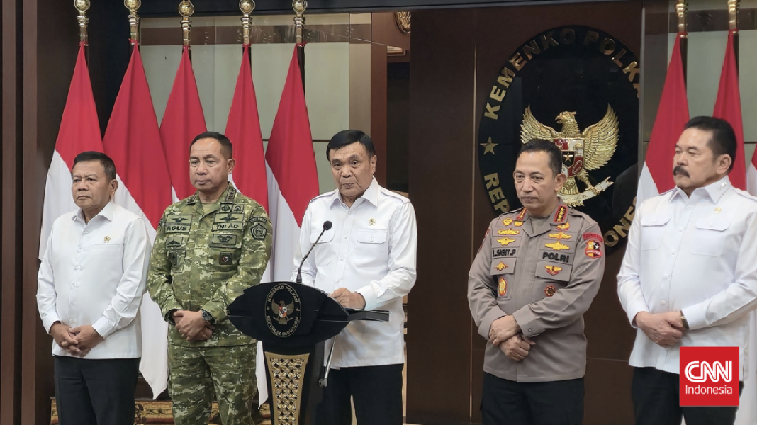 Panggil Panglima TNI-Kapolri, Menko Polkam Pastikan Situasi Terkendali