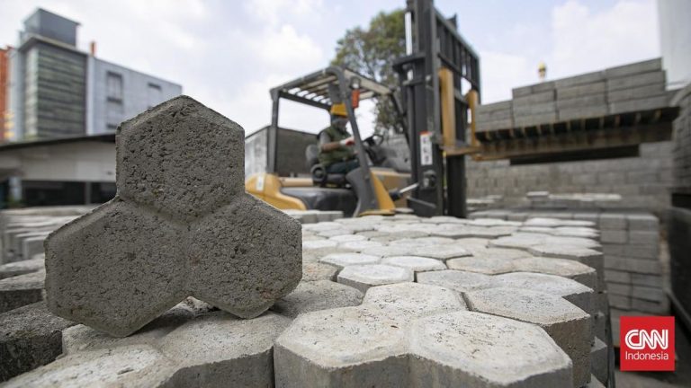 Menyulap Sampah Jadi Paving Block