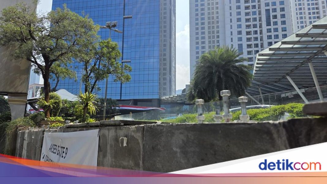 Kesaksian Warga Soal Pagar di Mal Kokas Semalam Ada Pagi Sudah Dibongkar