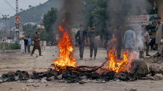 Demo Chaos di Raksasa Nuklir Muslim: Massa Ditembak-30 Tewas – Publik Pos Update