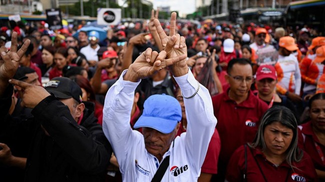 Viral Foto 2 Jari Eks Presiden Ini dari Penjara, Kirim Pesan Menantang – Publik Pos Update