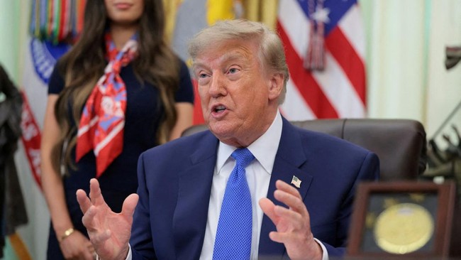 Trump Tangguhkan Pengajuan Visa Imigran Seluruh Dunia, Ini Alasannya – Publik Pos Update