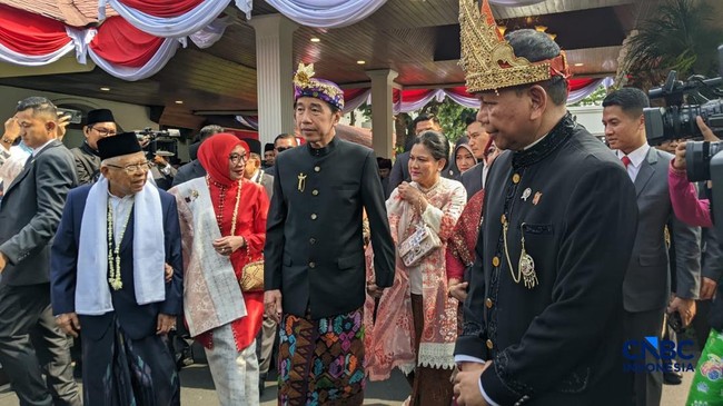 Jokowi Hadiri Upacara HUT ke-81 RI di Istana, Disambut JK-Ma’ruf Amin – Publik Pos Update