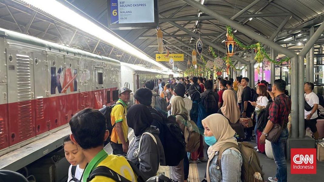 Penumpang KAI ke Jakarta Melonjak 88 Persen saat Erupsi Anak Krakatau
