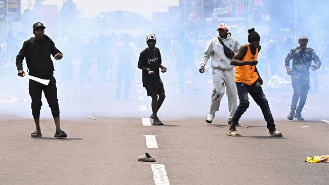 Chaos Presiden Mau Menjabat 3 Periode, Warga Demo Besar-besaran – Publik Pos Update