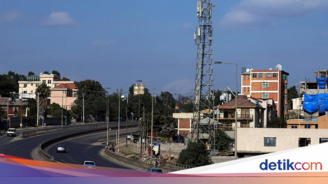 Ngerinya Kereta Jatuh ke Jurang gegara Terlalu Ngebut