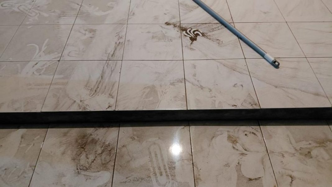Abu Vulkanik Anak Krakatau Bergerak ke Barat, Bandar Lampung Hujan Abu