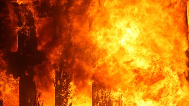 Jalur Layang MRT Terbakar Hebat: ‘Hujan’ Percikan Api-Penumpang Panik – Publik Pos Update