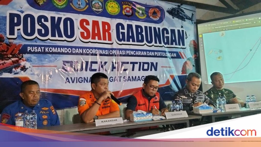 Cari 8 Orang Hilang di Anak Krakatau, Tim SAR Temukan Terpal hingga Galon