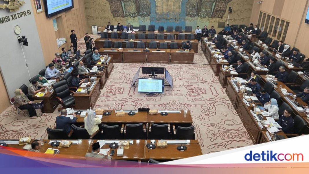 Di Depan Bahlil, PDIP Pertanyakan Apa Kabar Gerangan RUU Migas
