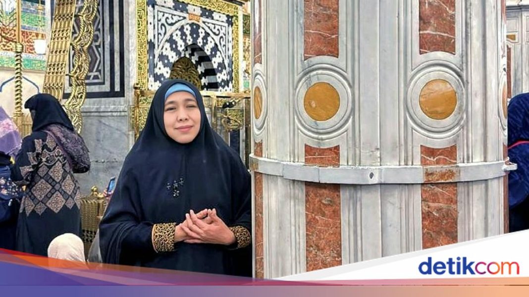 Khofifah Ajak Umat Teladani Sayyidah Aisyah Saat di Raudhah