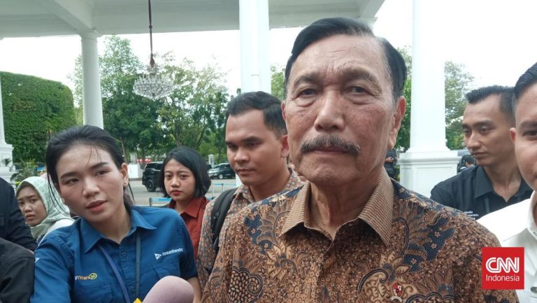 Luhut Sebut Subsidi Barang Bakal Diganti Tunai Bertahap