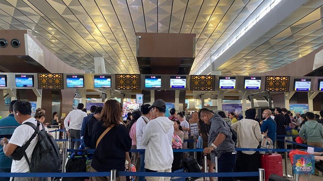 Bandara Soetta Tutup Gara-Gara Krakatau Meletus, 16 Penerbangan Batal – Publik Pos Update