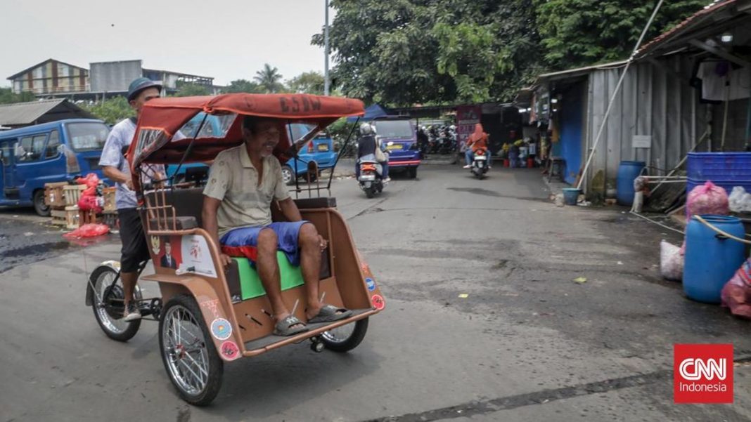 FOTO: Momen Becak-Becak Listrik Mengaspal di Depok