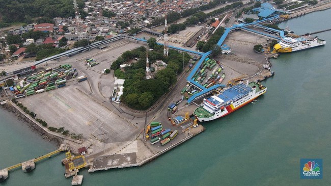 Kapal Batumandi Milik ASDP Terbakar saat Mau Sandar di Pelabuhan Merak – Publik Pos Update