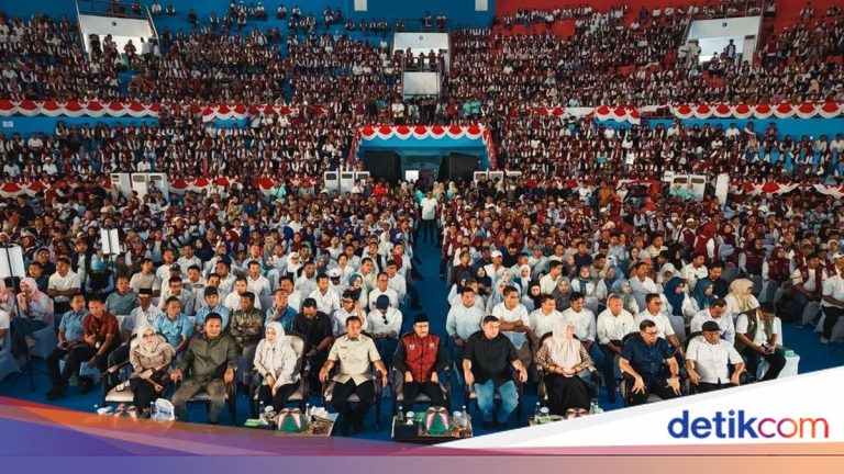 Gus Ipul Ajak Ribuan RT/RW di Makassar Jadi Agen Perlinsos
