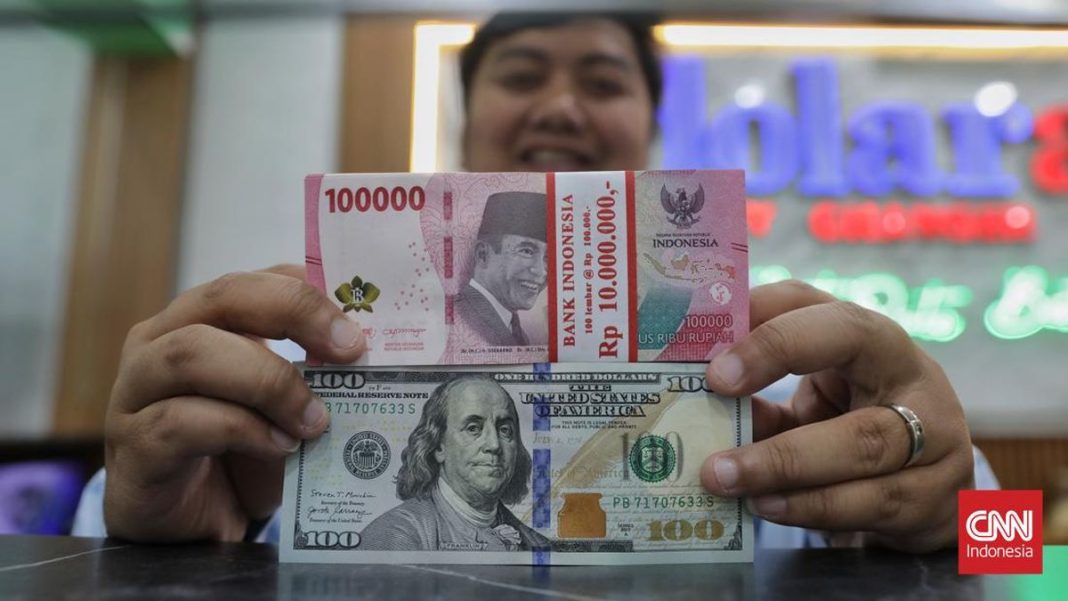 Rupiah Ditutup Melemah ke Rp18.135 per Dolar AS Sore Ini