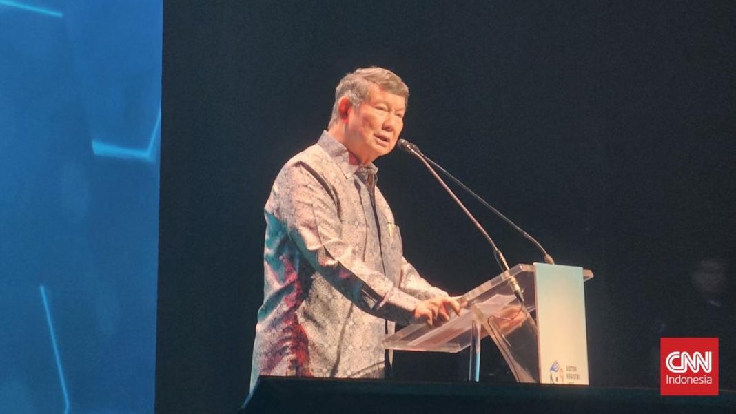 Hashim Bocorkan Rencana Pemerintah Bagikan HP Gratis, untuk Bansos?