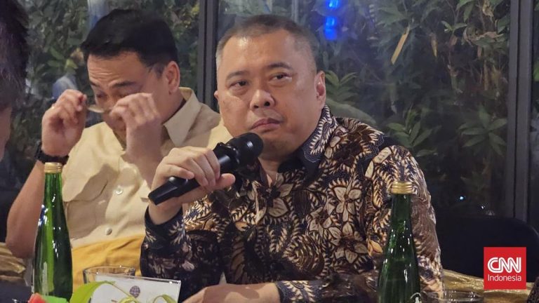 KMP Batumandi Terbakar, Menhub Pastikan Evakuasi Lancar