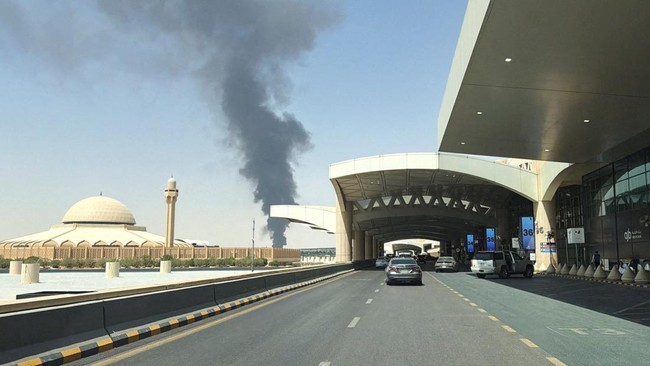 Ledakan Besar, Bandara Internasional Riyadh Arab Saudi Diserang Rudal – Publik Pos Update