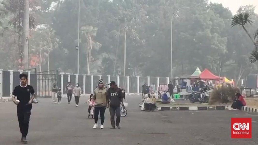 Udara Palembang Buruk Akibat Karhutla, Pemkot Bagikan 15 Ribu Masker