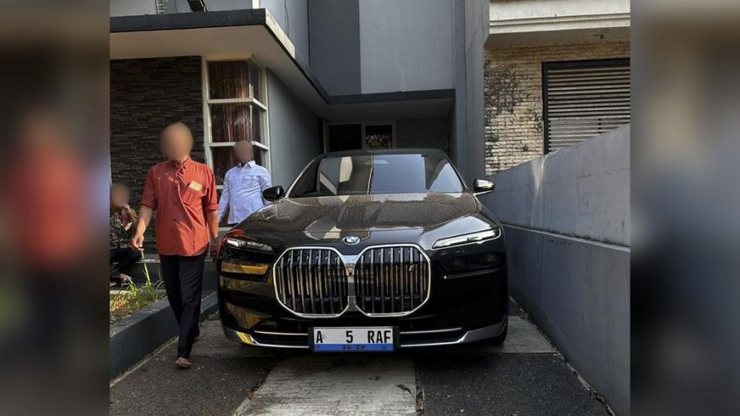 KPK Geledah Rumah Suami Fadia Arafiq, Sita Mobil Listrik