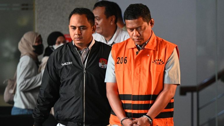 Jadi Tersangka, Adik Eks Kepala BNPB Korupsi Dana Bencana-Karhutla